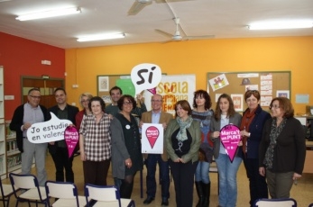 Foto de la presentació en el CP Pare Català, amb membres de STEPV