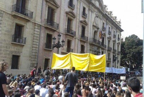 La manifestació universitària d'aquest matí davant el Palau de Justícia a València
