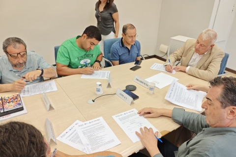 Signatura dels acords sobre adjudicacions forçoses i professorat interí d'FP sense titulació universitària