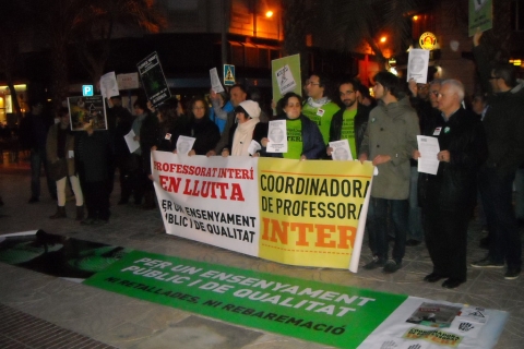 COncentració de personal interí el 21 de gener a la Casa de les Bruixes d'Alacant.