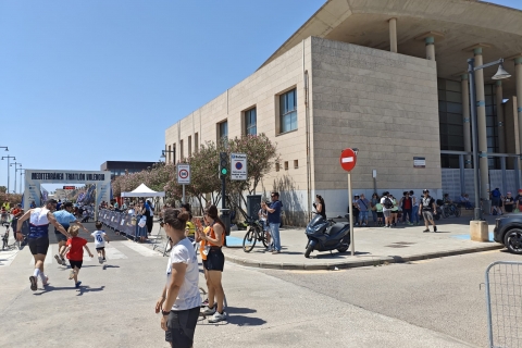 Meta de la Triatlon de València just al costat de l'IES Isabel de Villena