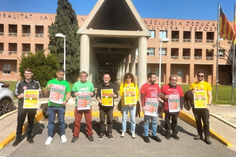 Un moment de la concentració a Conselleria de la Plataforma per l'Ensenyament Públic