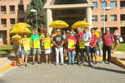 Un moment de la concentració de la Plataforma aquest matí a Conselleria