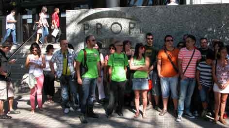 Concentració de personal interí davant el PROP d'Educació de València.