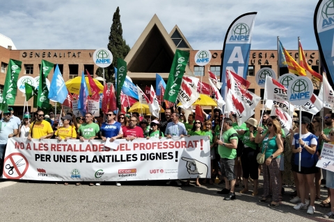 Concentració unitària dels sindicats contra les retallades de plantilles el juny passat