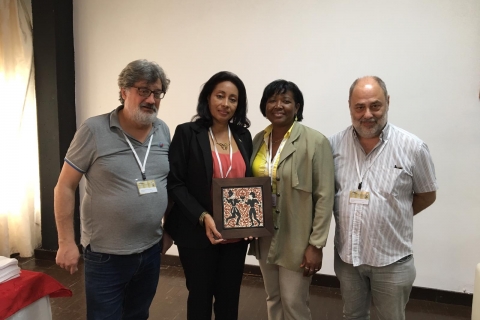 Membres de STEPV, amb la secretària general i la secretària d’organització del Sindicat Nacional dels Treballadors de l’Educació, la Ciència i l’Esport de Cuba.