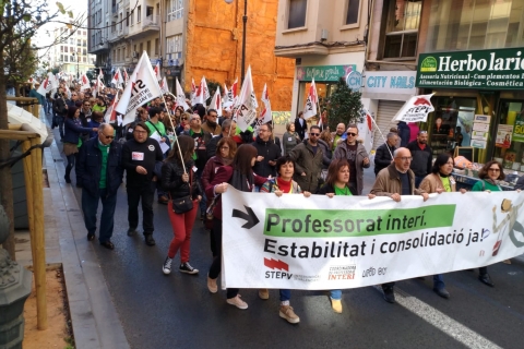 Manifestació de professorat interí el 9 de febrer de 2019 exigint la consolidació del professorat interí
