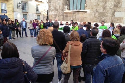 Un moment de la concentració d'ahir de professorat interí a València