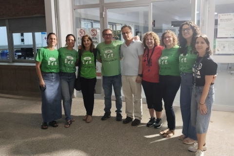 Representants de STEPV amb professorat de l'IES Salvador Gadea després de la reunió