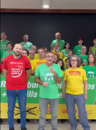 Els delegats i delegades de la Junta de Personal Docent de València d’STEPV, UGT i CCOO es tanquen a la Conselleria davant la negativa d’Ortí a negociar