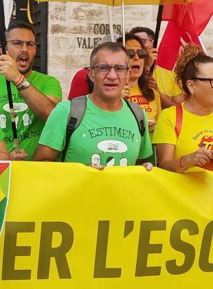 La Plataforma per l’Ensenyament Públic es concentra per exigir més inversions en l’escola pública