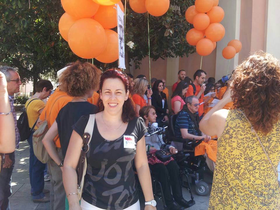 Lola Navarro, del Secretariat Nacional d'STEPV, en la concentració d'ahir.