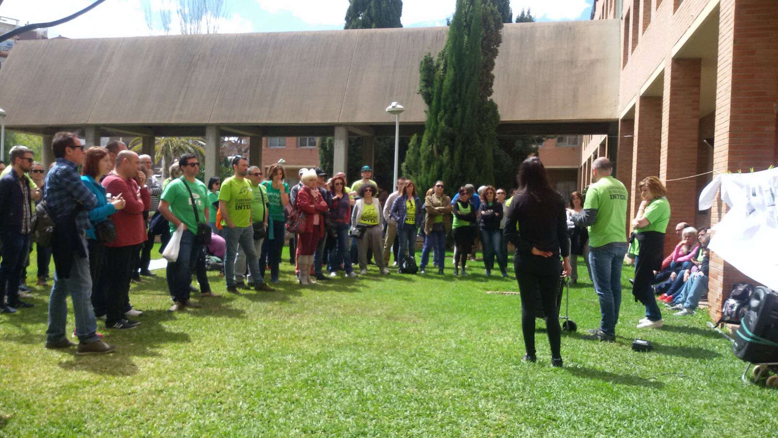Un moment de l'acampada d'ahir en la Conselleria d'Educaciò