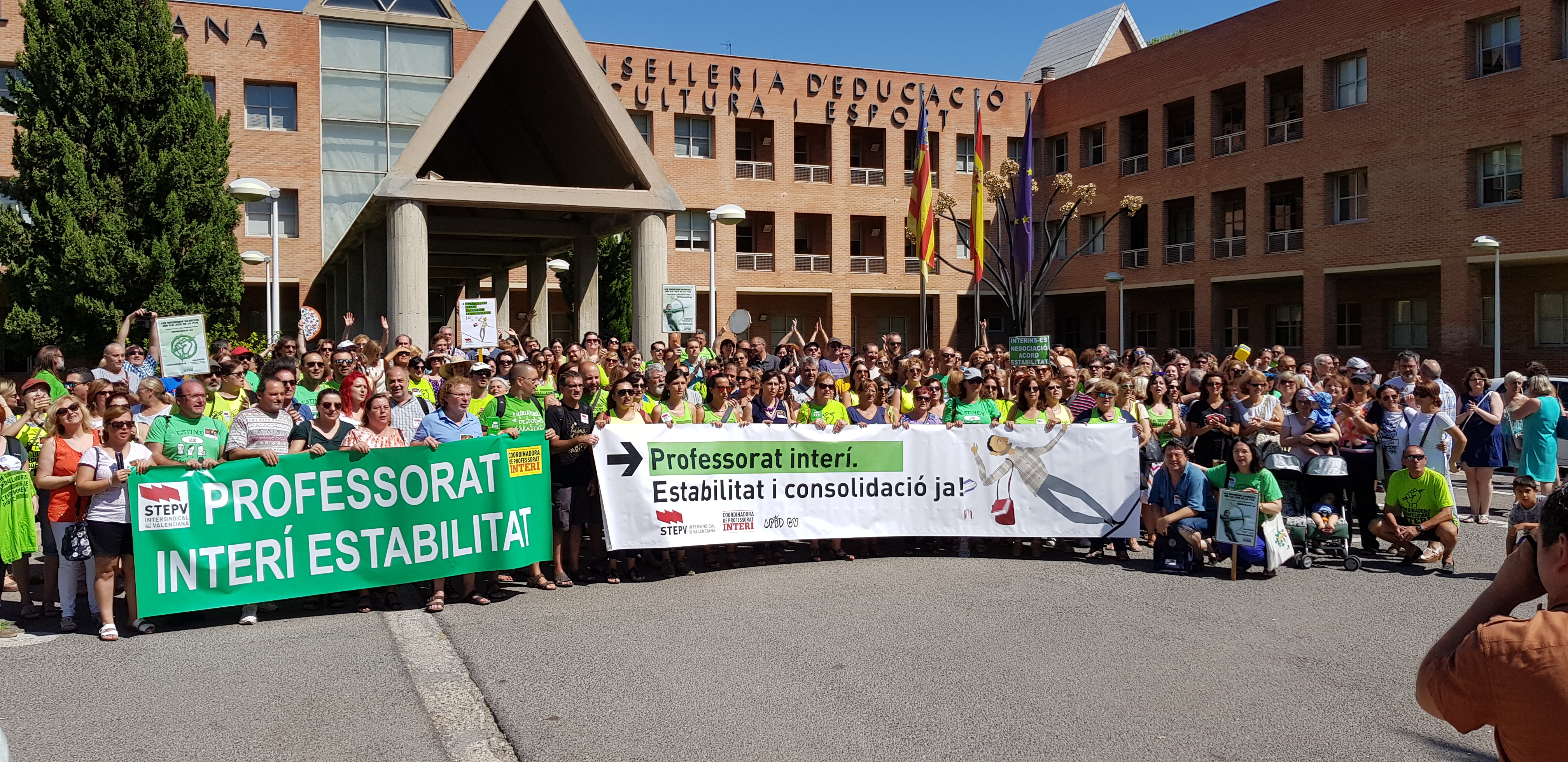 Concentració el passat 25 de juliol en la Conselleria d'Educació