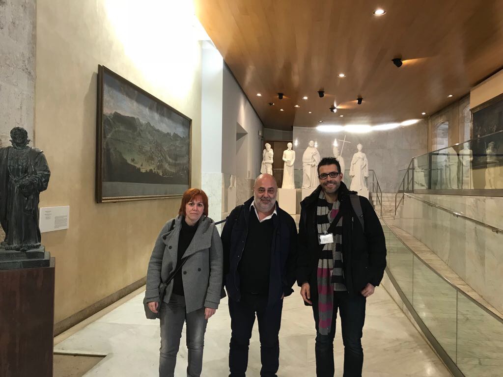 La delegació de STEPV en les Corts, moments abans de reunir-se amb els partits polítics
