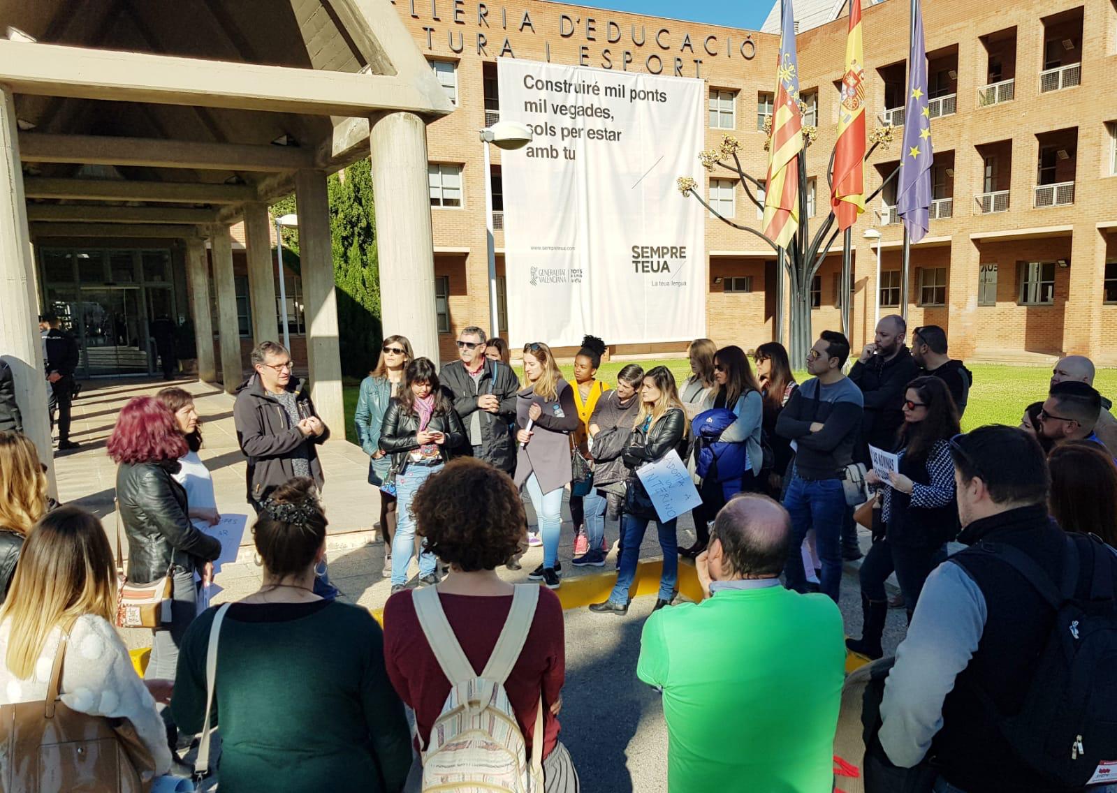 Concentració en protesta pels impagaments el passat 7 de desembre a la Conselleria d'Educació