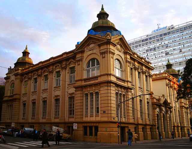 Moemorial do Rio Grande do Sul, a Porto Alegre, seu de l'FSM i l'FME.