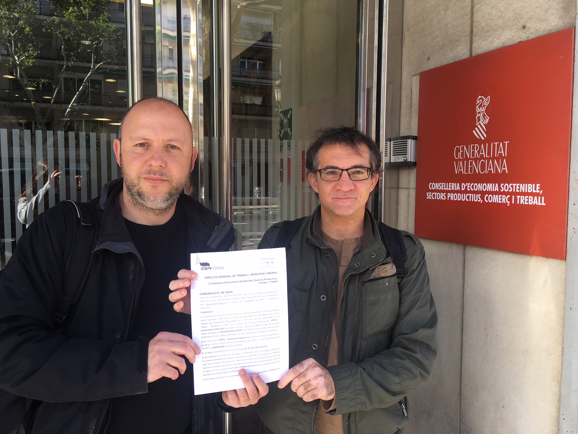 Representants de STEPV després de registrar en Treball la convocatòria de vaga