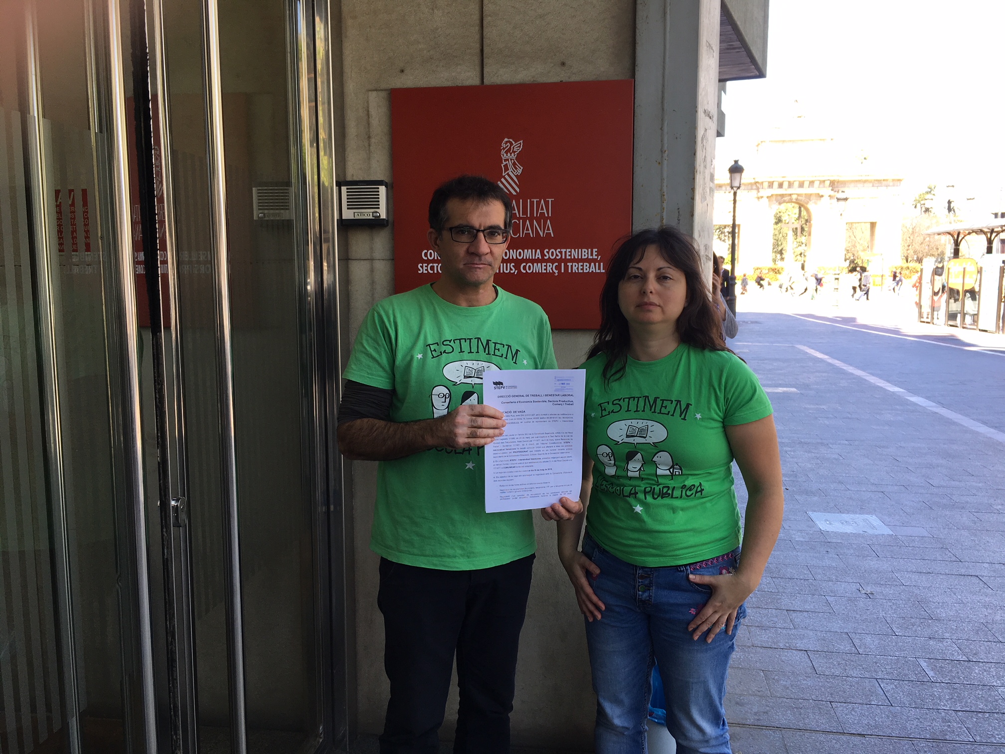 Membres de STEPV en el registre de la vaga general de professorat del pròxim 16 de maig