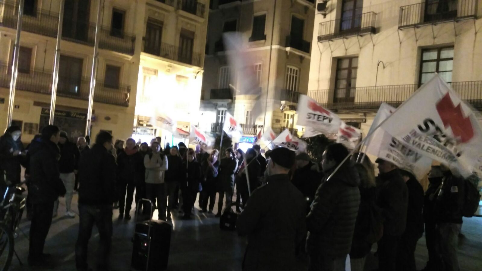 Un moment de la concentració ahir a València