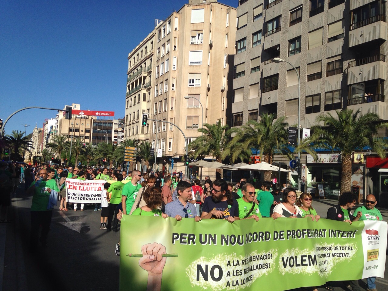 Un moment de la manifestació a Alacant del professorat interí