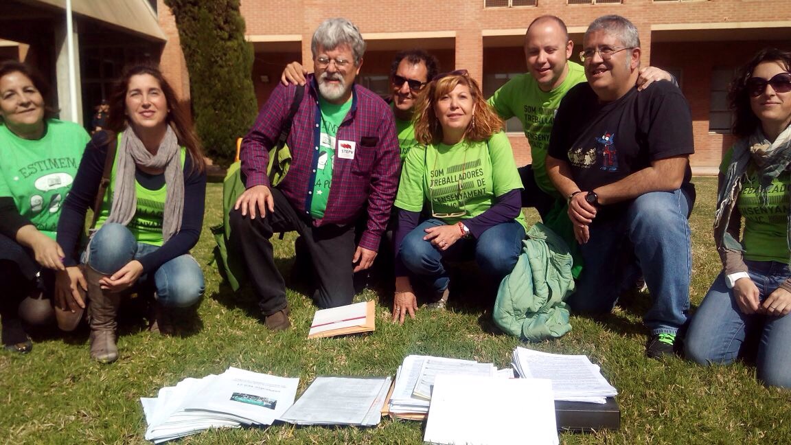 Més de 22.000 signatures per la negociació d'un nou acord de professorat interí